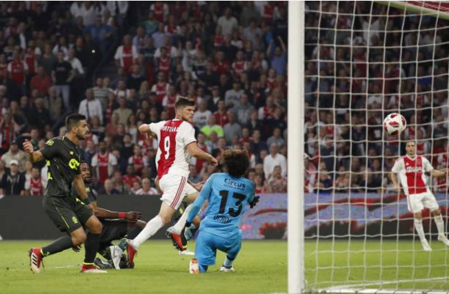  老将宝刀未老，头球攻门技惊四座