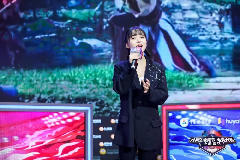  电竞战队逆风翻盘勇夺联赛桂冠