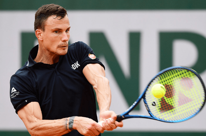  卢布列夫挽救赛点逆转晋级大师赛