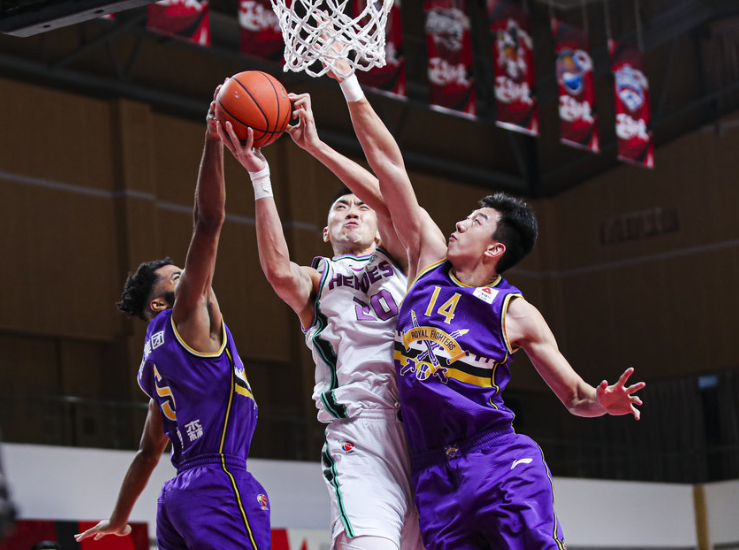  北控男篮防守漏勺遭广东宏远痛击