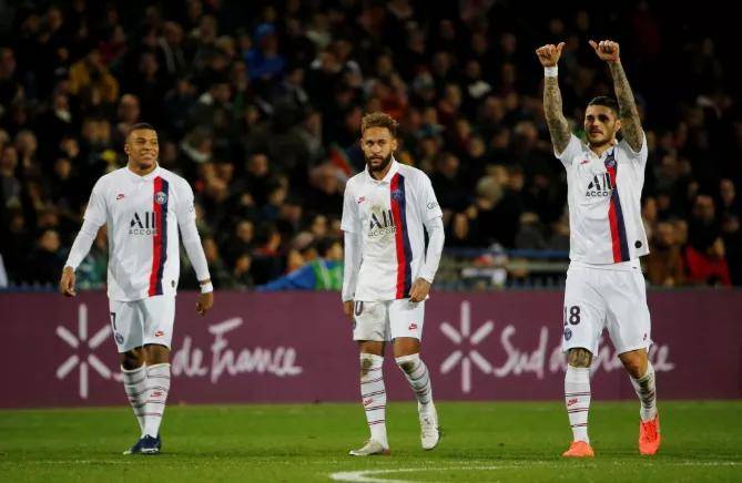  巴黎圣日耳曼主场大胜登顶