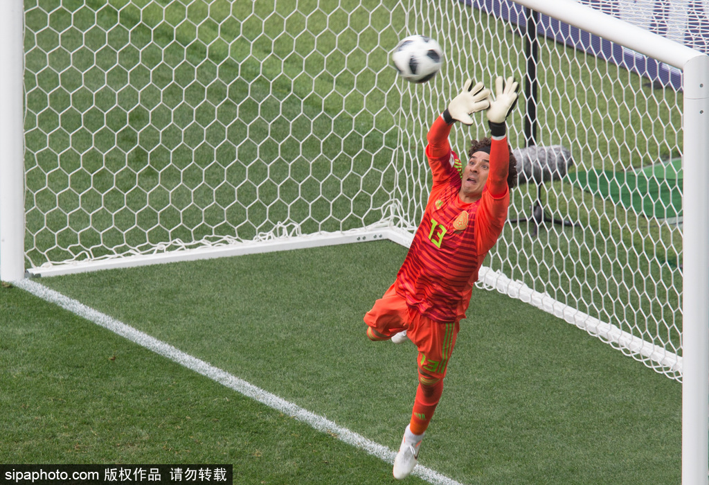  门将神勇扑救保清白，零封对手成就经典战役