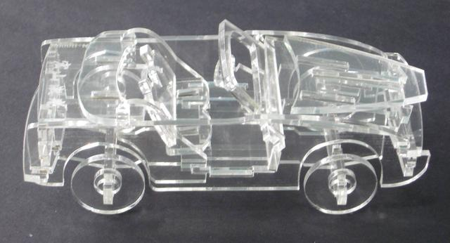  网球拍个性化定制兴起，激光雕刻图案成潮流